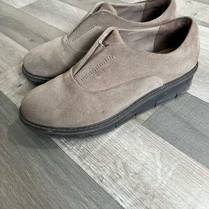 Clarks Women's Taupe Suede Flats size 7